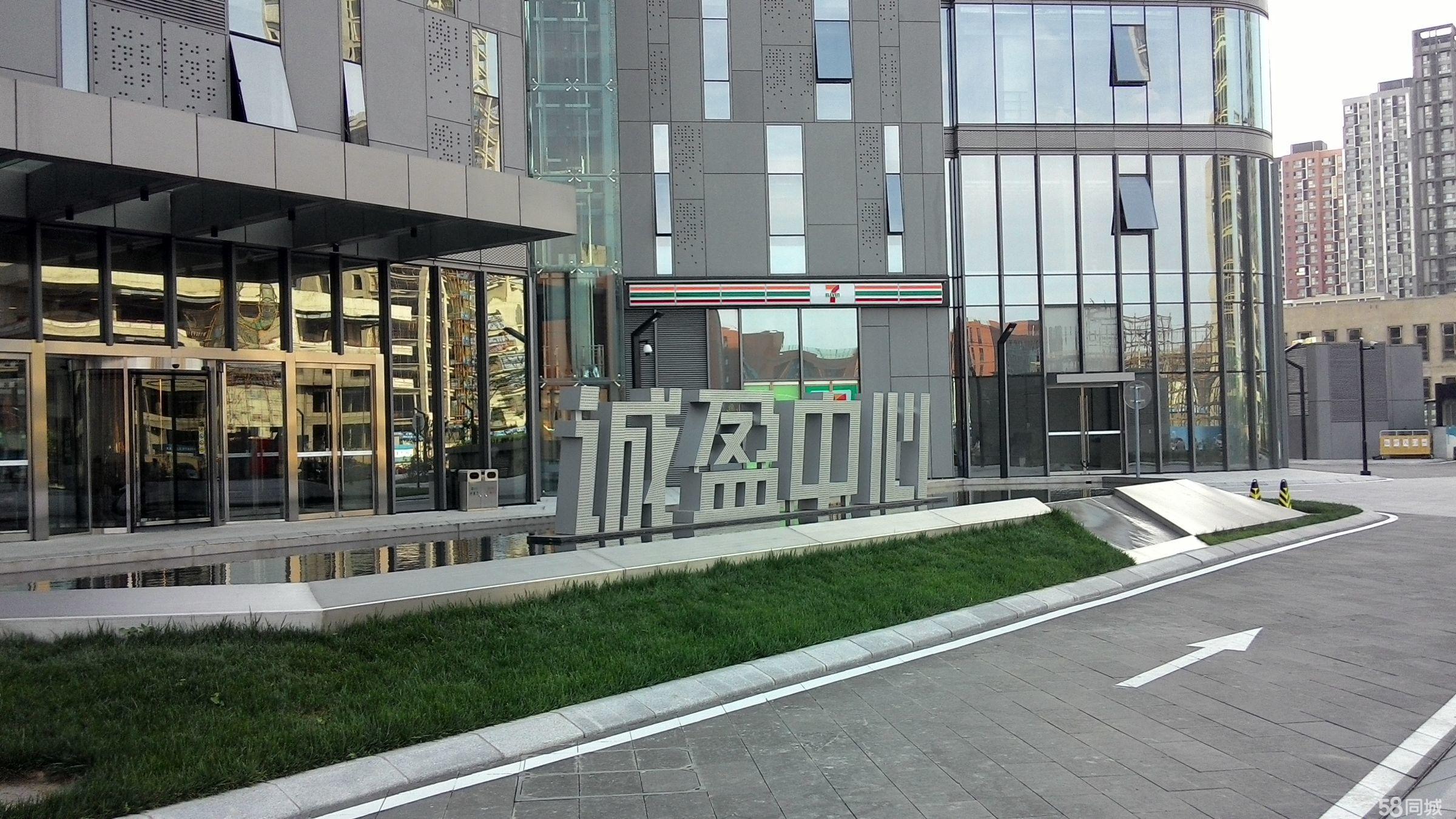 诚盈中心号称城市峡谷的北斗七星